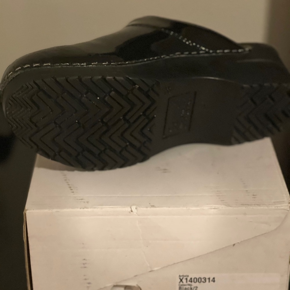 Clogs - Picture 2 of 3